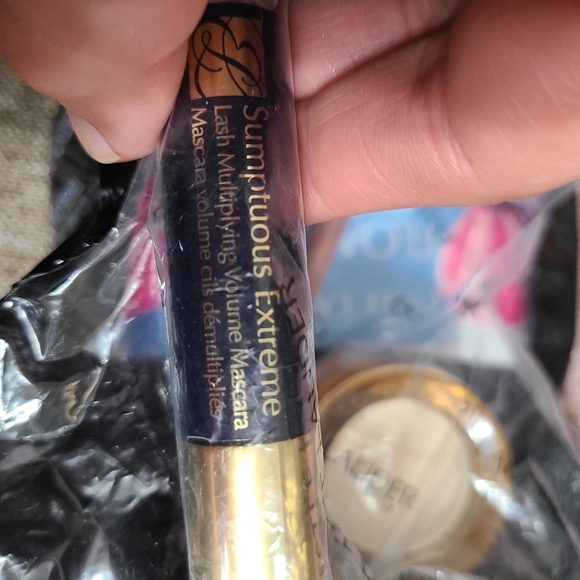 Estee Lauder Mixed Revitalizing Eye Creams Lip Liner Lip Stick and Mascara Set - Picture 11 of 16